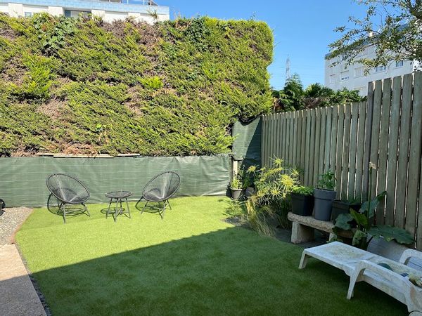 Dominique et Pierres hus