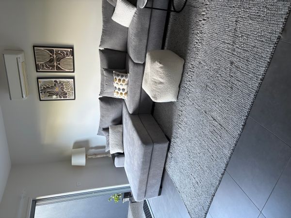 Jules and Dave's modern coastal home - children and pets welcome