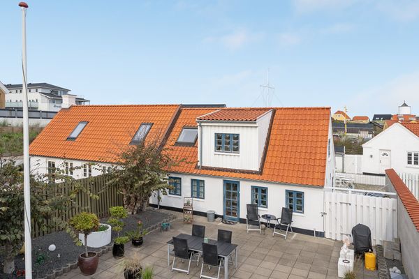 In the centre of Løkken, a small coast city with restasurants and attractions. 300M to the beach.