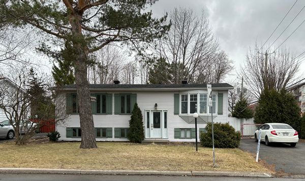 Josée et Marc-Andrés hus