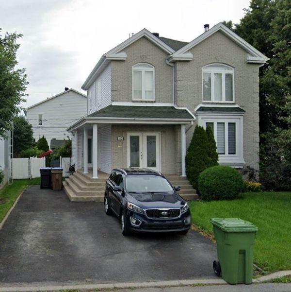 Charming Family Home with Pool in the South Shore of Montreal