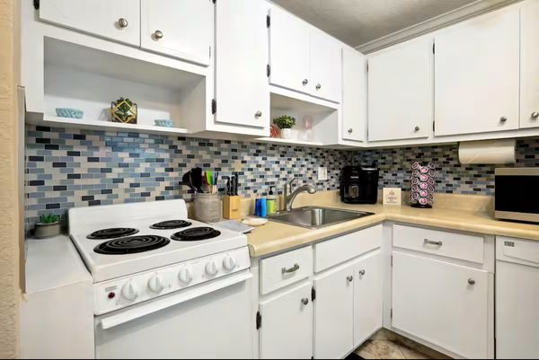 Cozy 2BR Condo in Orlando – Close to Parks & Shopping