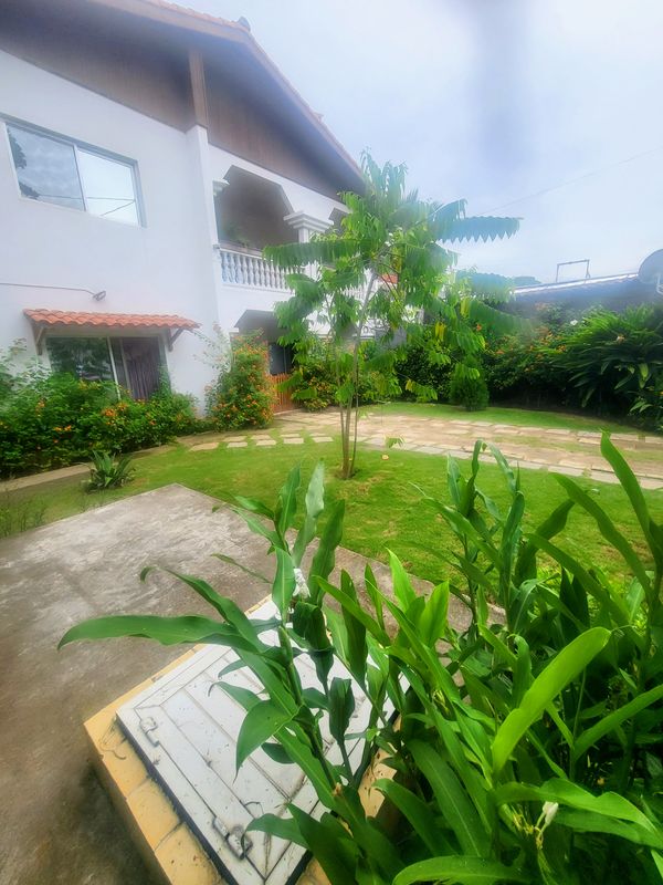 5 bedroom Villa with private pool available at the heart of Pointe-Noire