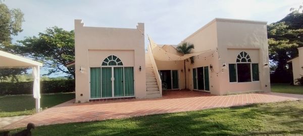 Large 4 bedroom modern pool villa. For Nature lovers. Close to beaches and National Park.