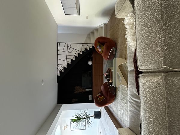 Stylish Family Home at the Gates of Brussels – Steps from Metro, 10 min to Airport