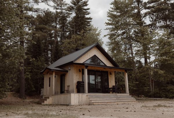 Beachfront Luxury Cabin in the Canadian Wilderness