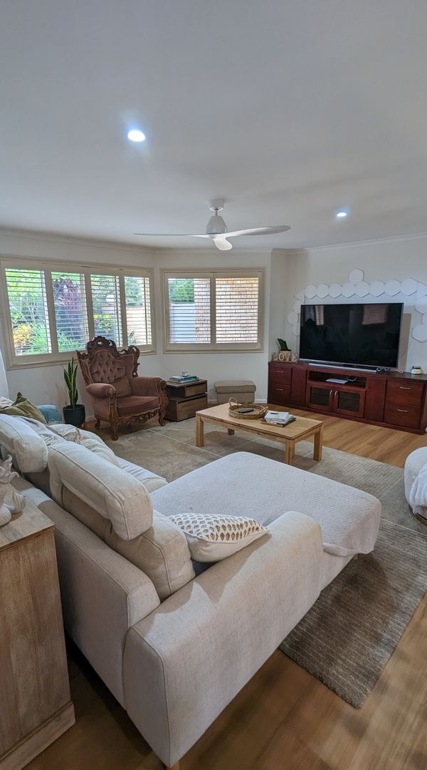 Sunny Coast Nature Retreat: Hot Tub & Pool