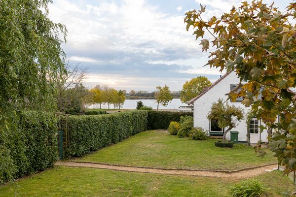 Atmospheric farmhouse near the water