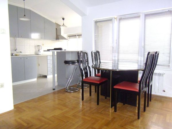 Vlada’s New Belgrade nest