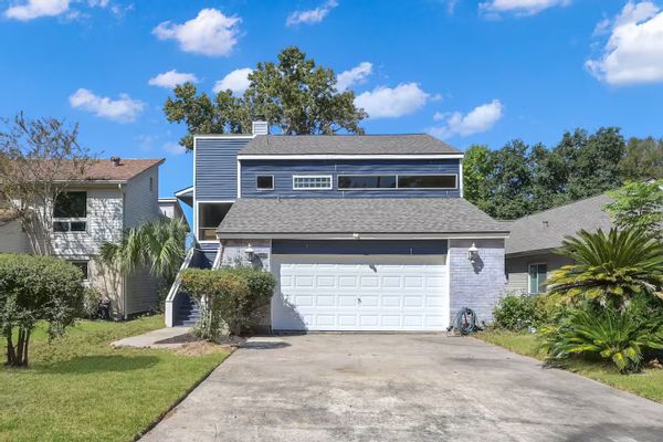 Cozy Waterfront Lakehouse with Dock and Fishing!