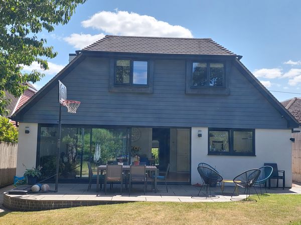 Spacious family home in Hampshire within easy reach of London and tourist attractions