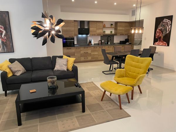 Beautiful modern condominium at Bubali Modern Suites,  3 min ride to Eagle beach and supermarkets