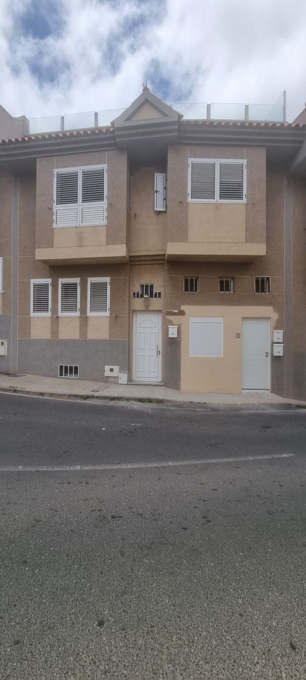 Yaiza, Carlos y Ancors hus