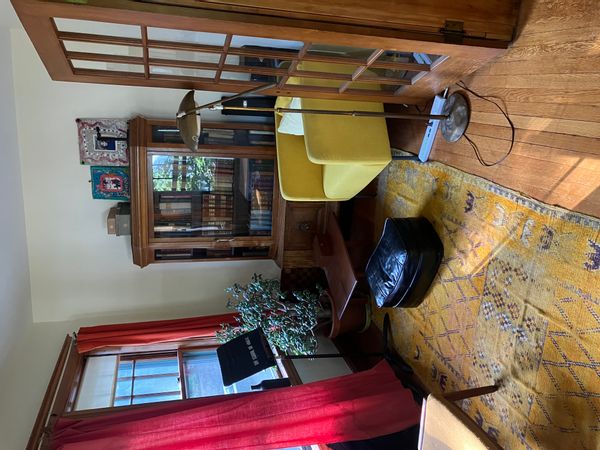 Spacious apartment in quiet neighborhood near Arnold Arboretum