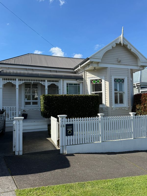 4+1 bedroom villa in the heart of Auckland City