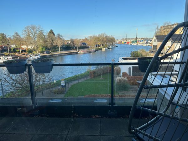 167 m2 family home within a green area surrounded by rivers. Situated in an old pittoresque town.