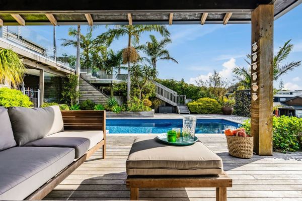 Coastal Entertainer with Pool & Cabana – Tindalls Beach