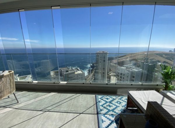 Wonderful ocean view, warm and bright apartment for a relaxing stay by the sea.