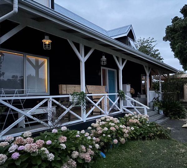 Cosy family cottage, walking distance from the heart of Devonport and Cheltenham beach, Auckland
