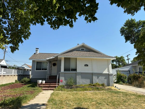 Hannah & Chrisina kuća