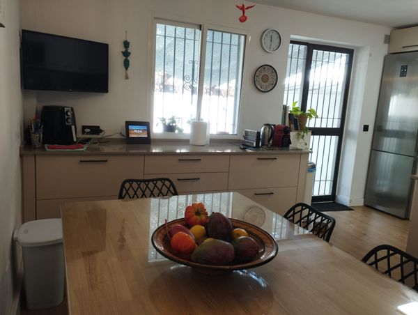 Adosado de 4 plantas en barrio universitario de Málaga.  Zona muy tranquila y muy bien comunicada.