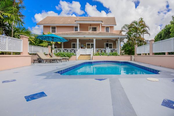 Private 4-bedroom villa in small community, with partial ocean views, nestled in nature