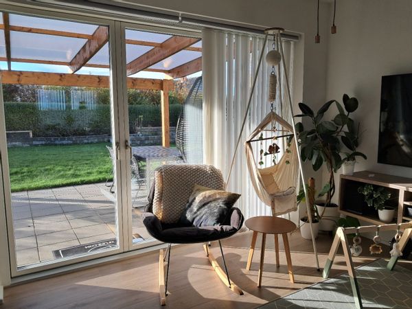 Cozy 2-Bedroom House with Spacious Terrace and Garden Firepit