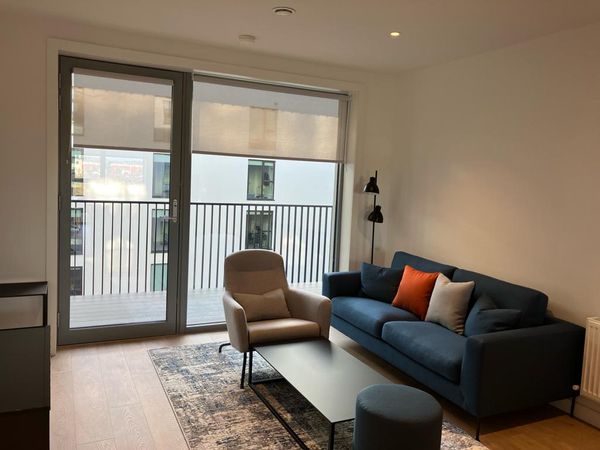 Peaceful & modern private Ensuite room in a shared 2-bedroom Apt