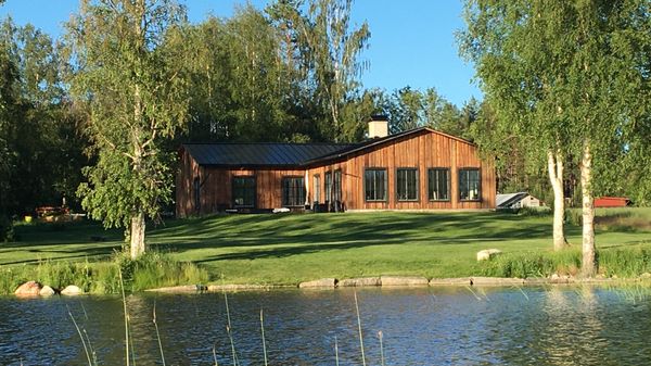 Rural house in the heart of Swedish nature located lake front with huge garden.