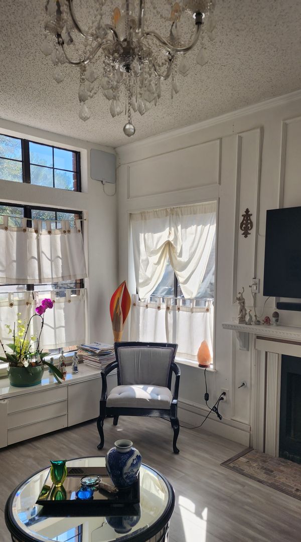 Actively looking for guests. Full house. Both USA and Brazil