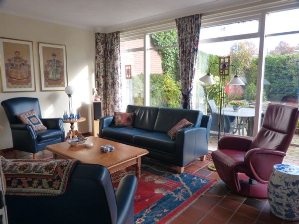 Anne-Marie  &  Ads hus