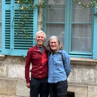 Private room in family home, close to city, attractions, beaches