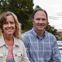 Riverside Lodge- wildlife viewing from home, mountain views, privacy, and minutes to Yellowstone! 4 BR, 3 BA