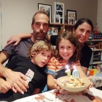 Mònica, Ignasi, Nur i Brucs hus