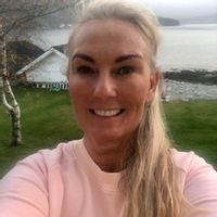 Nice small house close to the sea :-) Around here, you will find many nice mount to walk up to. Atlantic road are only 25 minutes away from the house whit car. You use 20 minutes to closest town Molde and 50 minutes to other town Kristiansund.