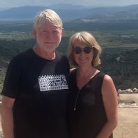 Family-Sized Home with Heated Swimming Pool, Wildlife Pond & Lush Gardens in Friendly Village