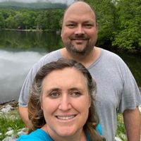 Modern cabin in the Appalachian Mountains 15 minutes away from adorable Berkeley Springs.