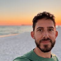 Sunny Apartment centrally located, walking distance to St. Charles street car