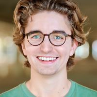 Bright, spacious, and quiet 2 bedroom near the beach