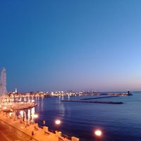 Eclectic Apartment/Seafront and Historic Center