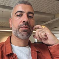 A designer’s central, cozy and beautiful apartment facing a metro station