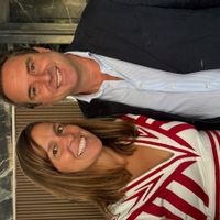 Vivienda ático de dos habitaciones con solarium. Situada en Fuengirola, a 30 minutos de Málaga y a 30 minutos de Marbella. Ático ideal para familia y cuenta con pista de tenis, padel, futbol y baloncesto y piscina de adultos y niños.