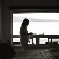 Beachfront Luxury Cabin in the Canadian Wilderness