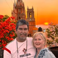 San Diego UTC area private room with bed, desk & chair. Close to beaches, shopping and restaurants.