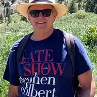 South Lake Tahoe home in quiet family neighborhood, walking distance to beaches & restaurants.