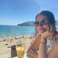 Almàs house bright calm  and secured near markets, restaurants, cafes, beach and mountain.