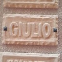 giulios hus