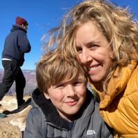 Beach cottage 1/2 block to swim-only beach and lifeguards and grassy Saratoga Park. + in/out cat.