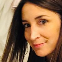 Lakeside family-friendly house nestled in green. Easy, safe, quick access to city-centre.